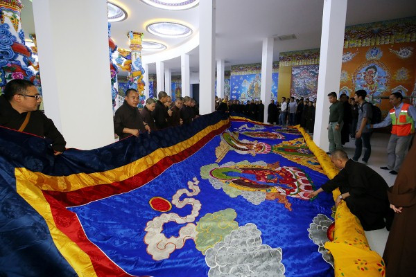 越南最大观音刺绣画被列入越南纪录 ảnh 1