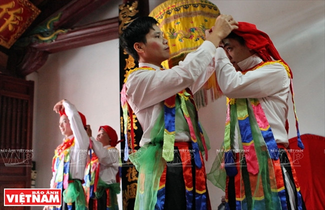 河内清池县朝曲村的传统艺术——蓬舞 ảnh 4