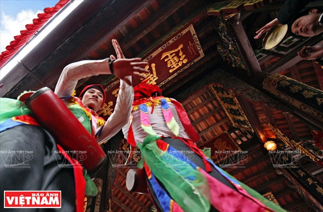 河内清池县朝曲村的传统艺术——蓬舞 ảnh 9