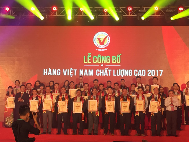 590家企业荣获2017年越南优质产品证书 ảnh 1 590家企业荣获2017年越南优质产品证书 ảnh 1