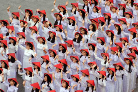 3000名女生身穿奥黛游行 庆祝胡志明市奥黛节 ảnh 3 3000名女生身穿奥黛游行 庆祝胡志明市奥黛节 ảnh 3