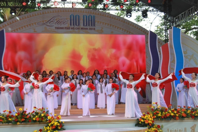 胡志明市长衣文化节精彩开幕 ảnh 1