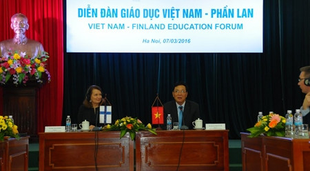 越南与芬兰教育论坛在河内举行 ảnh 1