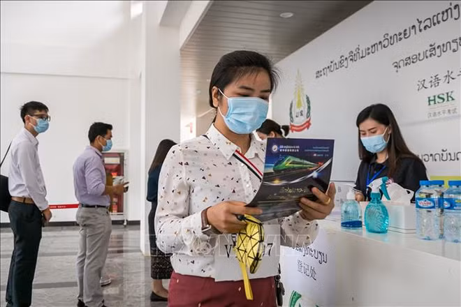 新冠肺炎疫情：老挝继续放宽各项防疫措施 ảnh 1