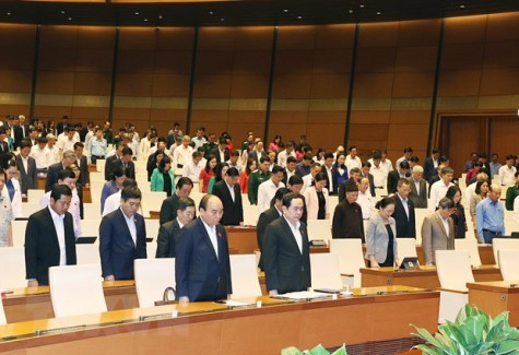 越南第十四届国会第十次会议：越南被誉为世界上防疫战争中的引航灯塔和经济增长中的亮点 ảnh 1