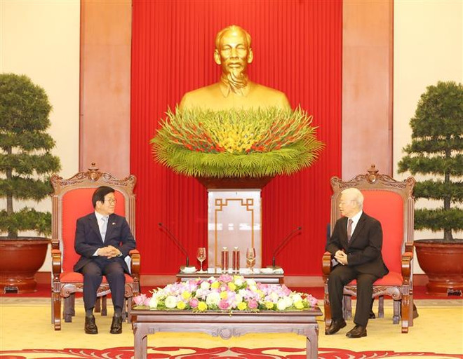 越共中央总书记、国家主席阮富仲会见韩国国会议长朴炳锡 ảnh 1