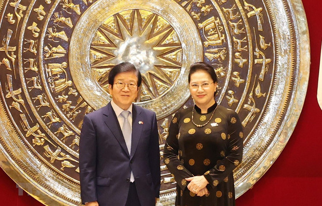 越南国会主席阮氏金银与韩国国会议长朴炳锡举行会谈 ảnh 1 越南国会主席阮氏金银与韩国国会议长朴炳锡举行会谈 ảnh 1