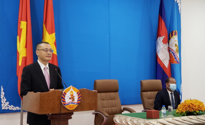  越共中央对外部向柬埔寨人民党捐赠3万只防疫口罩 ảnh 2