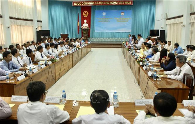 越南安江省与柬埔寨干丹省和茶胶省合作建设和平友谊边界线 ảnh 1 越南安江省与柬埔寨干丹省和茶胶省合作建设和平友谊边界线 ảnh 1