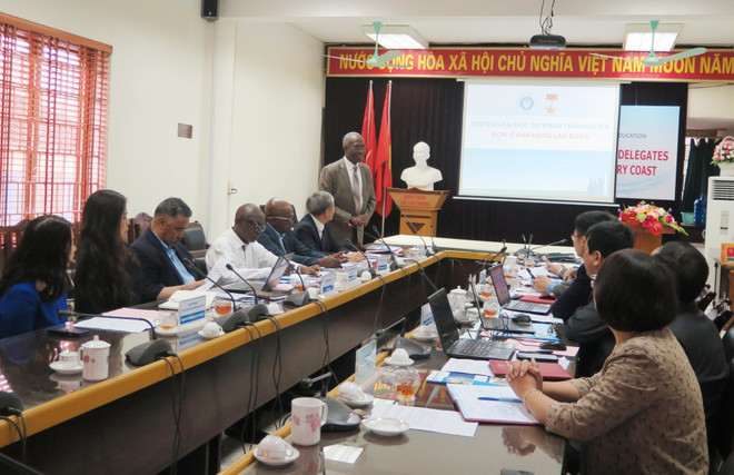 科特迪瓦政府工作代表团参观访问太原示范大学 ảnh 1