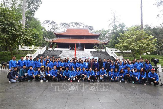 越通社与越南广播电台青年团员铭记胡伯伯遗嘱 ảnh 2 越通社与越南广播电台青年团员铭记胡伯伯遗嘱 ảnh 2