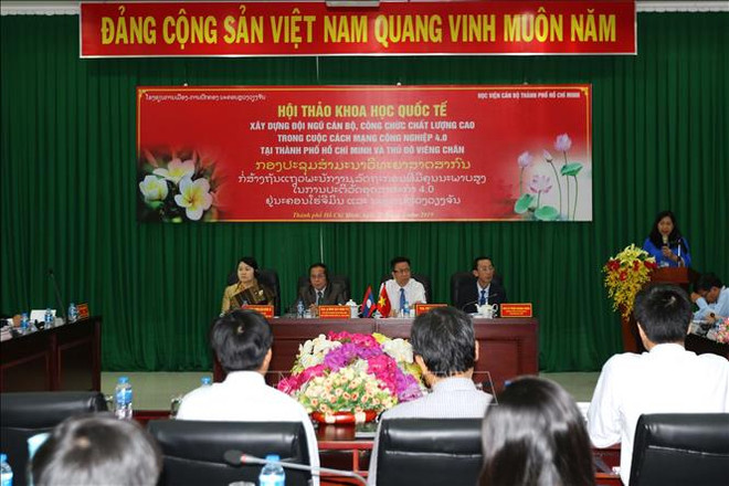 胡志明市与老挝万象举行有关干部公务员培训工作的研讨会 ảnh 1 胡志明市与老挝万象举行有关干部公务员培训工作的研讨会 ảnh 1