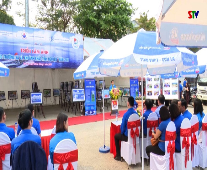 “长沙海浪和志愿时刻”摄影展在山罗省举行 ảnh 2 “长沙海浪和志愿时刻”摄影展在山罗省举行 ảnh 2