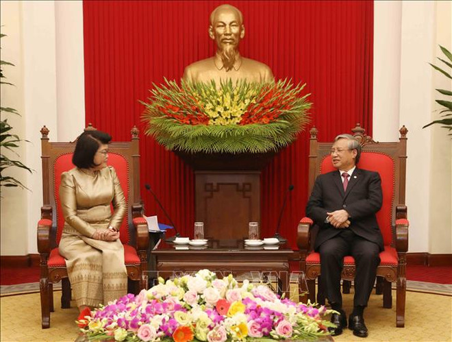 越共中央书记处常务书记陈国旺会见柬埔寨国会第二副主席宫桑达里 ảnh 1