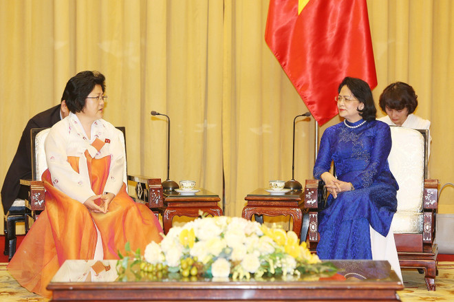 越南国家副主席邓氏玉盛会见朝鲜越南友好协会代表团 ảnh 1 越南国家副主席邓氏玉盛会见朝鲜越南友好协会代表团 ảnh 1