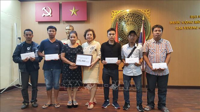 为泰国北碧府客车交通事故遇难者家属提供援助 ảnh 1