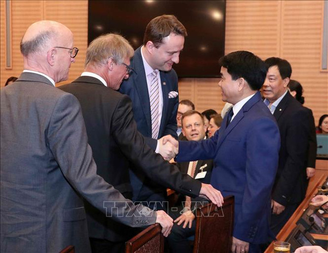 河内市愿与德国法兰克福市签署友好合作协议 ảnh 1 河内市愿与德国法兰克福市签署友好合作协议 ảnh 1