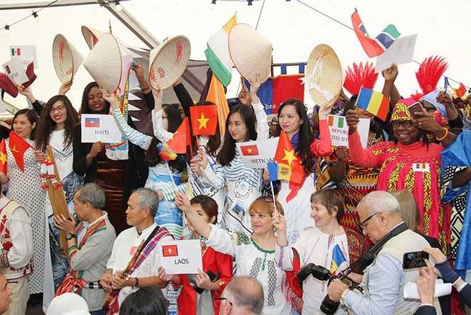 越南特色文化亮相法国塞納-馬恩省Yèbles市法语节 ảnh 1 越南特色文化亮相法国塞納-馬恩省Yèbles市法语节 ảnh 1