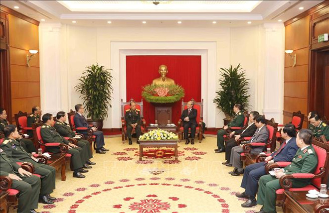 越共中央书记处常务书记陈国旺会见老挝人民军高级政治代表团 ảnh 2 越共中央书记处常务书记陈国旺会见老挝人民军高级政治代表团 ảnh 2