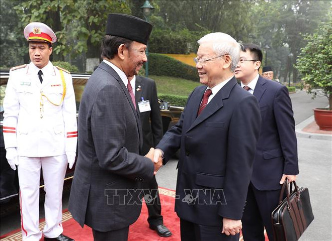 阮富仲主持仪式欢迎文莱苏丹哈桑纳尔·博尔基亚访问 ảnh 1 阮富仲主持仪式欢迎文莱苏丹哈桑纳尔·博尔基亚访问 ảnh 1