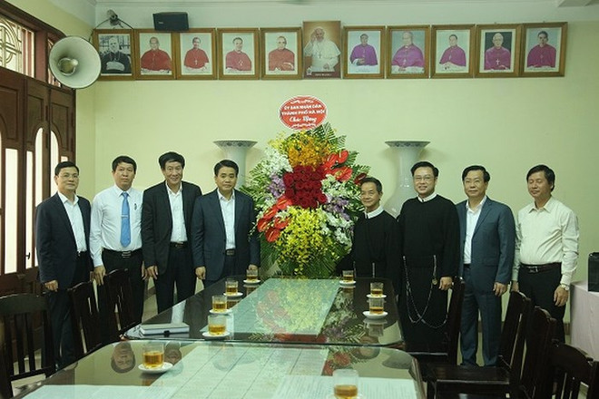 河内市领导对郑玉轩连任赎世主会领导表示祝贺 ảnh 1