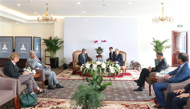 胡志明市市委书记阮善仁会见法国共产党全民书记法比安·鲁塞尔 ảnh 2 胡志明市市委书记阮善仁会见法国共产党全民书记法比安·鲁塞尔 ảnh 2