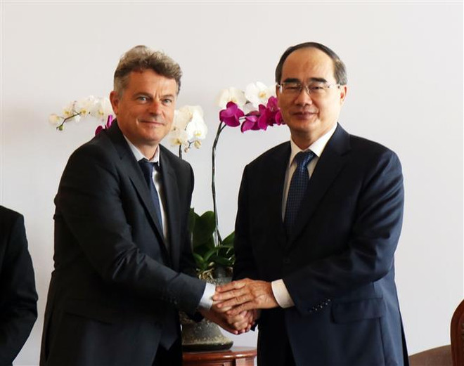 胡志明市市委书记阮善仁会见法国共产党全民书记法比安·鲁塞尔 ảnh 1 胡志明市市委书记阮善仁会见法国共产党全民书记法比安·鲁塞尔 ảnh 1