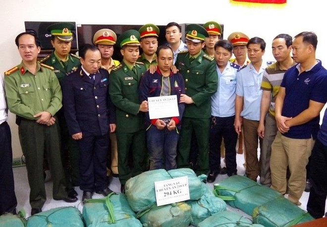 山罗省边防部队与老挝安全力量配合预防打击毒品罪犯 ảnh 1 山罗省边防部队与老挝安全力量配合预防打击毒品罪犯 ảnh 1