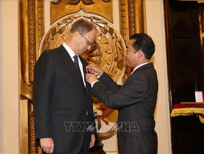 德国驻越南大使被授予友谊勋章 ảnh 1