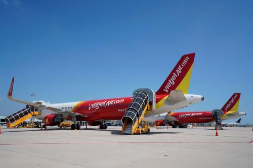 越捷航空公司因受台风丹娜丝影响调整四个航班执行计划 ảnh 1 越捷航空公司因受台风丹娜丝影响调整四个航班执行计划 ảnh 1