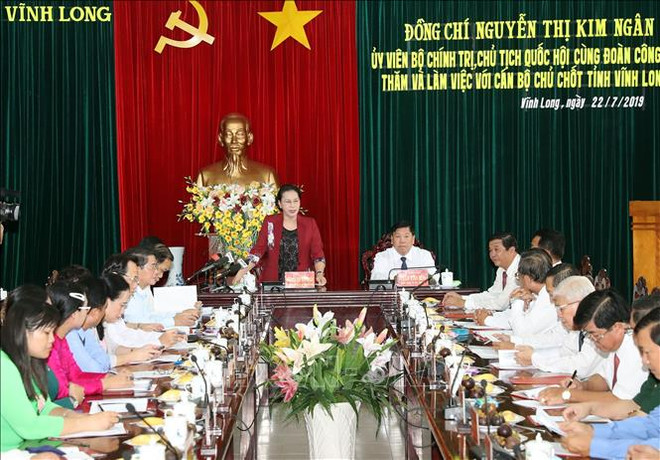 越南国会主席阮氏金银与永隆省骨干干部举行工作座谈会 ảnh 1 越南国会主席阮氏金银与永隆省骨干干部举行工作座谈会 ảnh 1