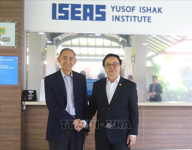 越共中央对外部部长黄平君率领越南共产党代表团对新加坡进行正式访问 ảnh 1 越共中央对外部部长黄平君率领越南共产党代表团对新加坡进行正式访问 ảnh 1