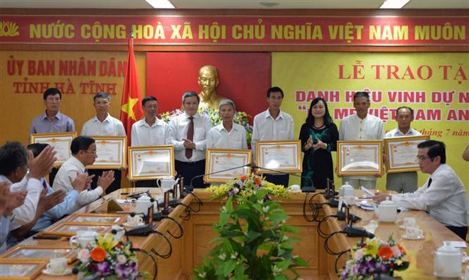 越南全国各地纷纷举行活动纪念越南伤残军人与烈士日72周年 ảnh 1 越南全国各地纷纷举行活动纪念越南伤残军人与烈士日72周年 ảnh 1