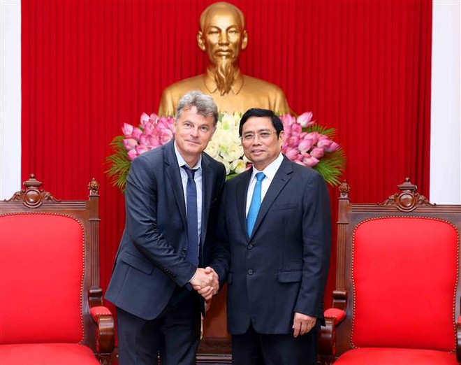 越共中央组织部部长范明正会见法国共产党全国书记法比安鲁塞尔 ảnh 1 越共中央组织部部长范明正会见法国共产党全国书记法比安鲁塞尔 ảnh 1