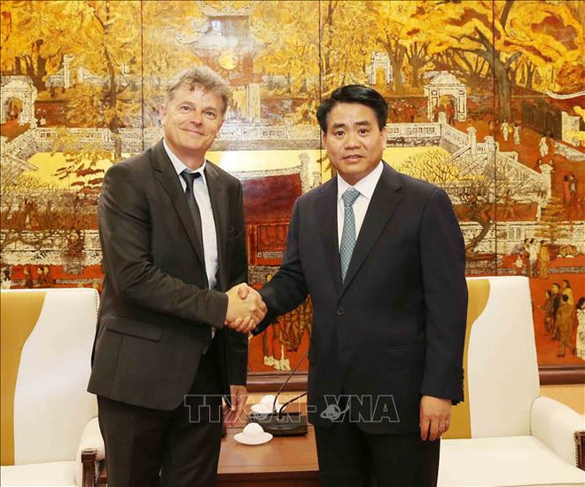 法国共产党代表团访问越南 ảnh 2 法国共产党代表团访问越南 ảnh 2