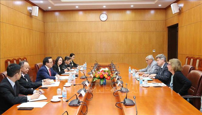 法国共产党代表团访问越南 ảnh 1 法国共产党代表团访问越南 ảnh 1