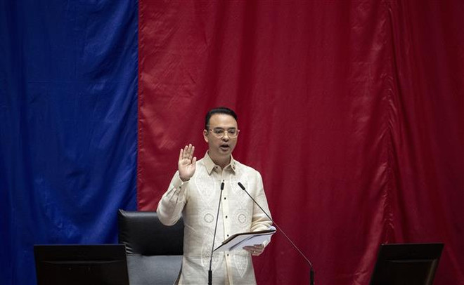 菲律宾前外长卡耶塔诺当选新一任众议院议长 ảnh 1 菲律宾前外长卡耶塔诺当选新一任众议院议长 ảnh 1