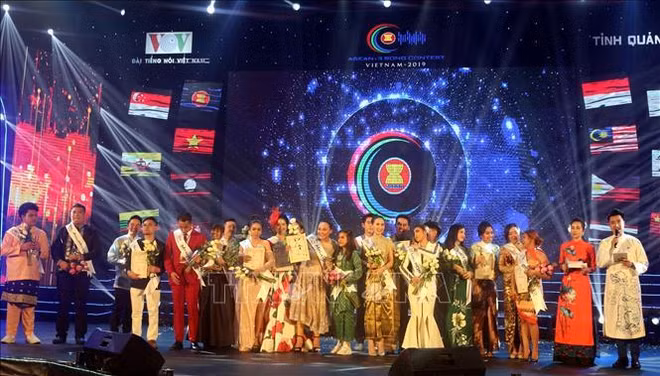 马来西亚选手荣获2019年第二届东盟加三歌唱大赛一等奖 ảnh 1