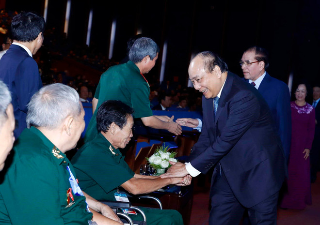越南政府总理阮春福出席2019年全国伤残军人先进代表表彰大会 ảnh 3 越南政府总理阮春福出席2019年全国伤残军人先进代表表彰大会 ảnh 3