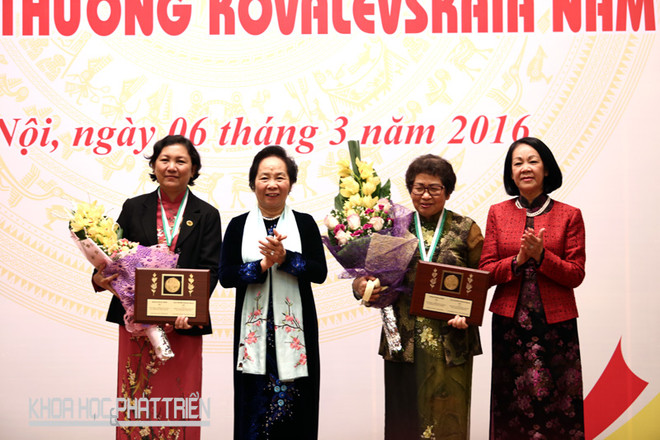 2015年柯瓦列夫斯卡娅奖颁奖仪式在河内举行 ảnh 1 2015年柯瓦列夫斯卡娅奖颁奖仪式在河内举行 ảnh 1