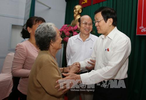 越南国家主席张晋创与胡志明市选民接触 ảnh 1 越南国家主席张晋创与胡志明市选民接触 ảnh 1