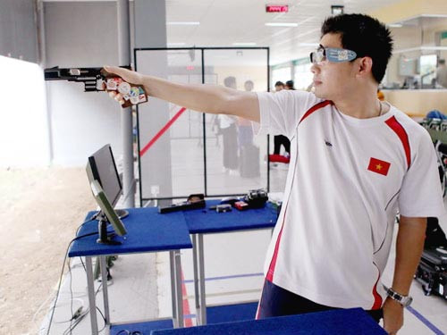 2016年国际射联射击世界杯泰国站:越南射击运动员何明成摘铜 ảnh 1 2016年国际射联射击世界杯泰国站:越南射击运动员何明成摘铜 ảnh 1