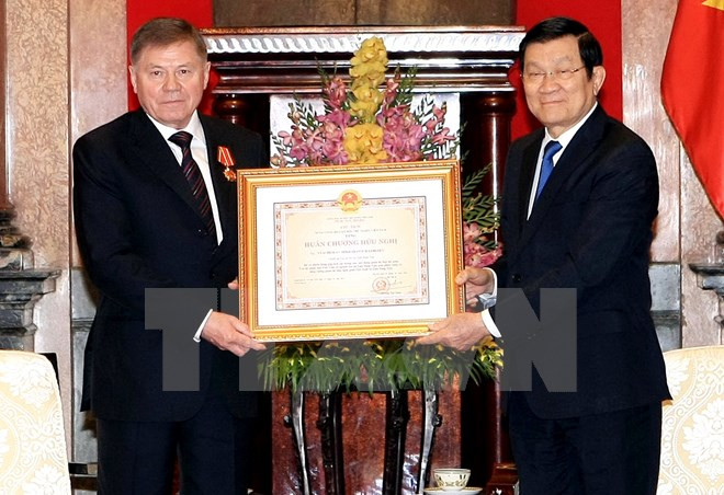 越南国家主席向俄联邦最高法院院长授予友谊勋章 ảnh 1 越南国家主席向俄联邦最高法院院长授予友谊勋章 ảnh 1