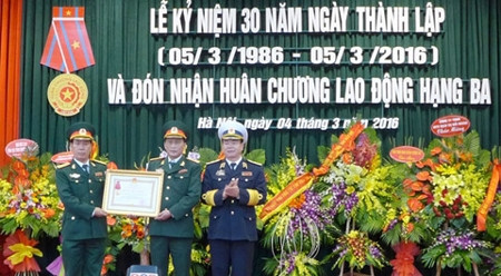 越南国防部军队展览与贸易促进中心三级劳动勋章授勋仪式 ảnh 1 越南国防部军队展览与贸易促进中心三级劳动勋章授勋仪式 ảnh 1