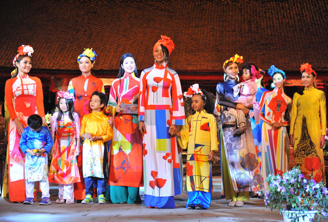 2016年越南长衣文化节 诠释越南女性之美 ảnh 1 2016年越南长衣文化节 诠释越南女性之美 ảnh 1