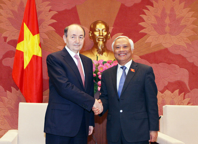 国会副主席汪周刘会见阿塞拜疆司法部部长菲科拉特·马门多夫 ảnh 1 国会副主席汪周刘会见阿塞拜疆司法部部长菲科拉特·马门多夫 ảnh 1
