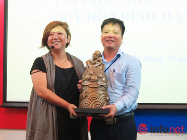 韩越和平基金会向岘港博物馆赠送越战时期的实物 ảnh 1