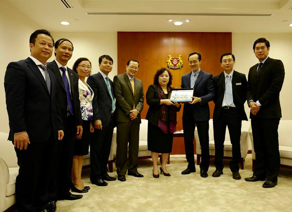 河内市同南非和新加坡加强合作 ảnh 3 河内市同南非和新加坡加强合作 ảnh 3