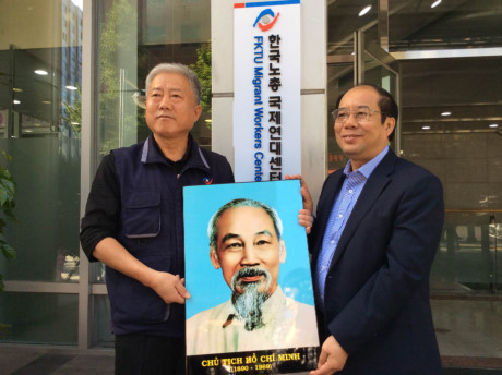 越南劳动联合总会副主席出席“在韩外劳服务中心”开业仪式 ảnh 1 越南劳动联合总会副主席出席“在韩外劳服务中心”开业仪式 ảnh 1