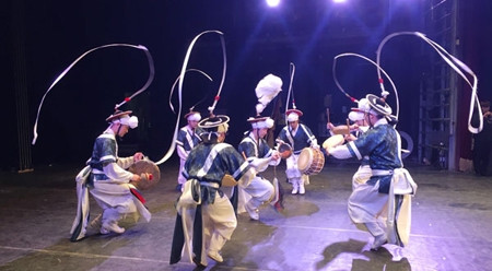 题为“越南与韩国旋律”的文艺晚会在越南平定省举行 ảnh 1